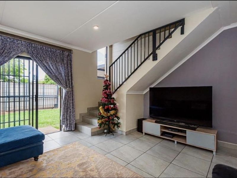 4 Bedroom House for Rent - Photo 8