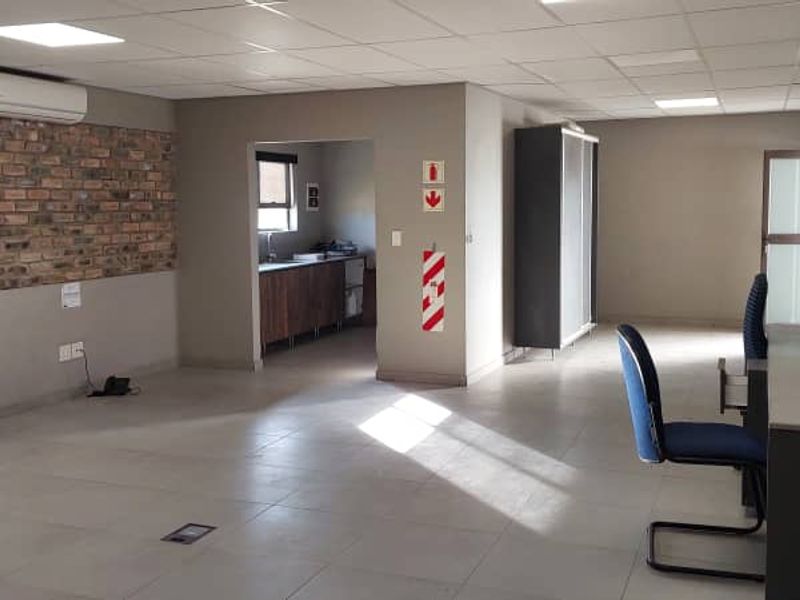 Versatile Property: Industrial, Residential & Office Spaces! - Photo 9