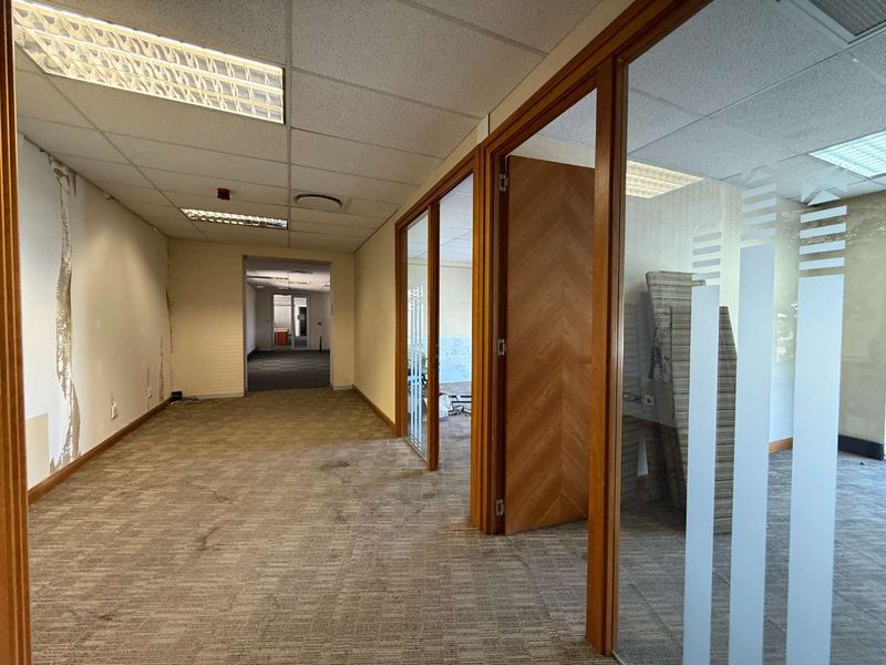 Ground Floor Office Space in Prime Illovo Location - Photo 10