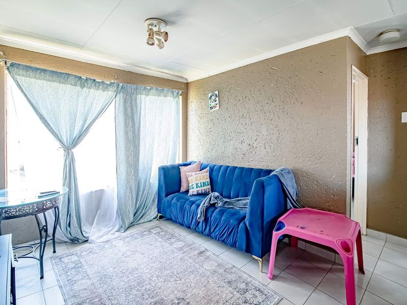 Top Floor Unit For Rental - Photo 8