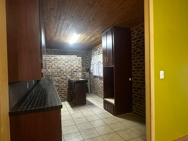 Home in Dealesville – A Must-See! - Photo 3