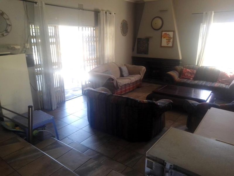 Lookinf for an income generating home, look no more. Priced to sell in tranquill South Crest - Photo 10