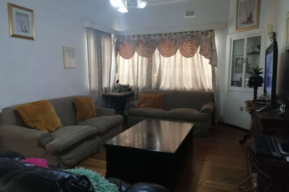 3 bedroom Semi detached house in Bezuidenhout Valley - Photo 5