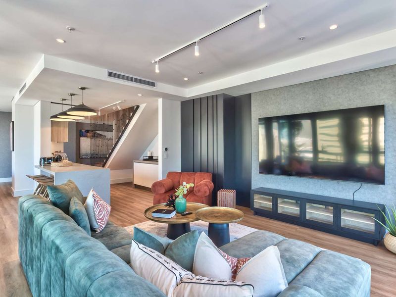 Spectacular 3-Storey Penthouse, Pool & Views! - Photo 7