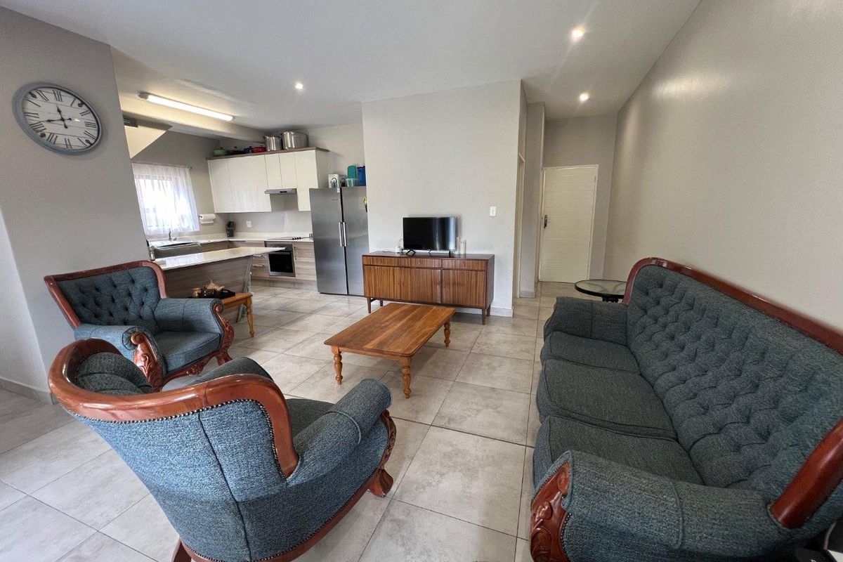 Four-Bedroom, Two-and-a-Half Bathroom Semi-Detached Residence in a Secure Estate - Photo 4