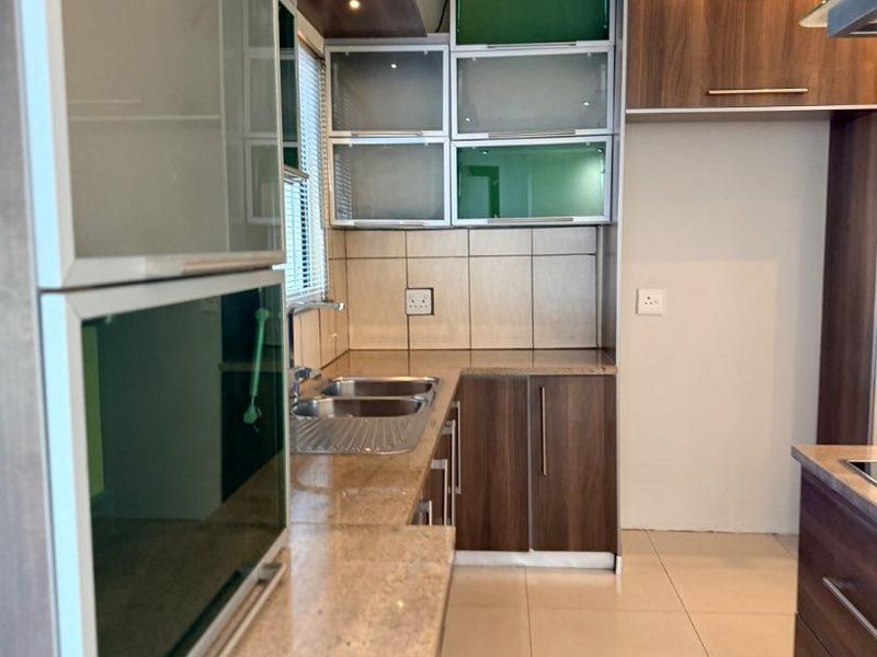 Stunning Family Home-Academia - Photo 2