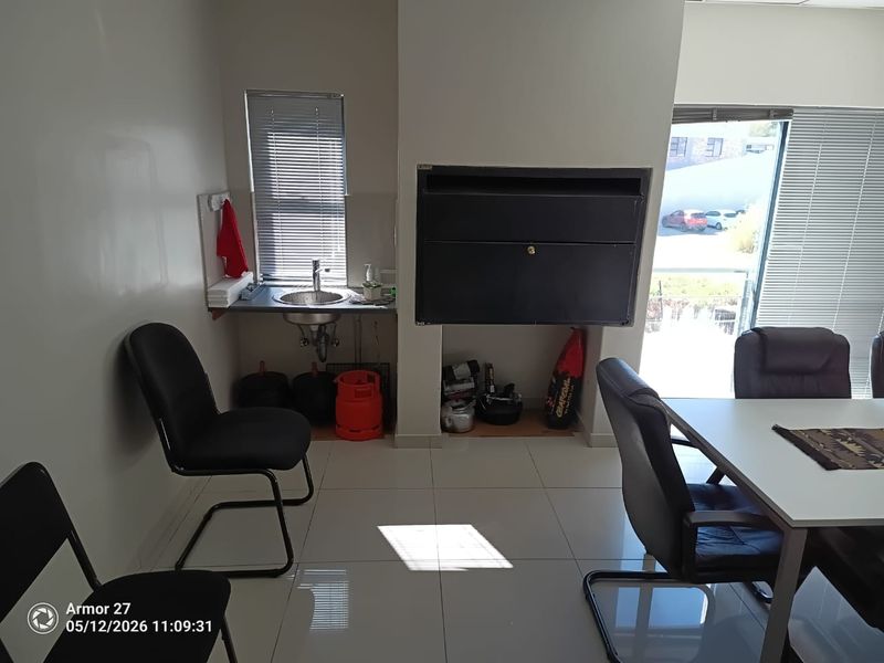 Warehouse with offices for rent - Southern Industrial - Photo 6