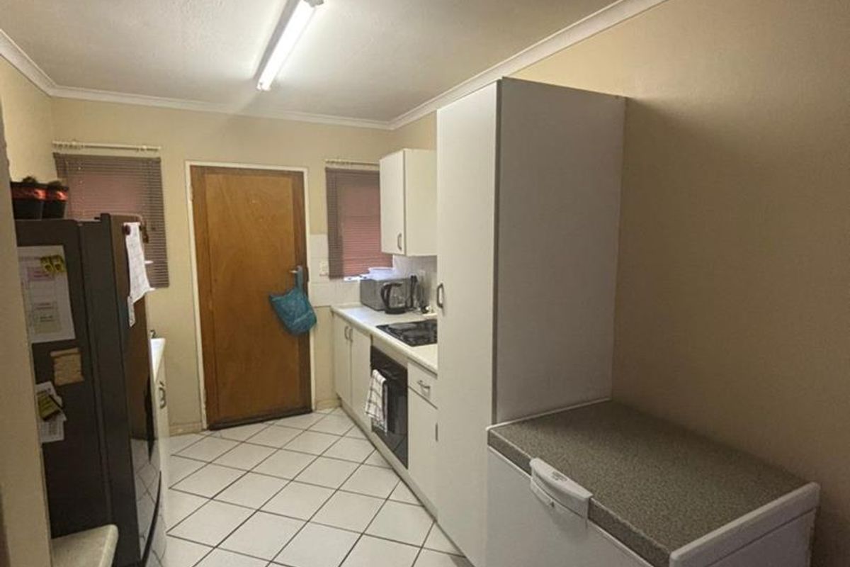 2 Bedroom simplex in Moreleta Park - Photo 4