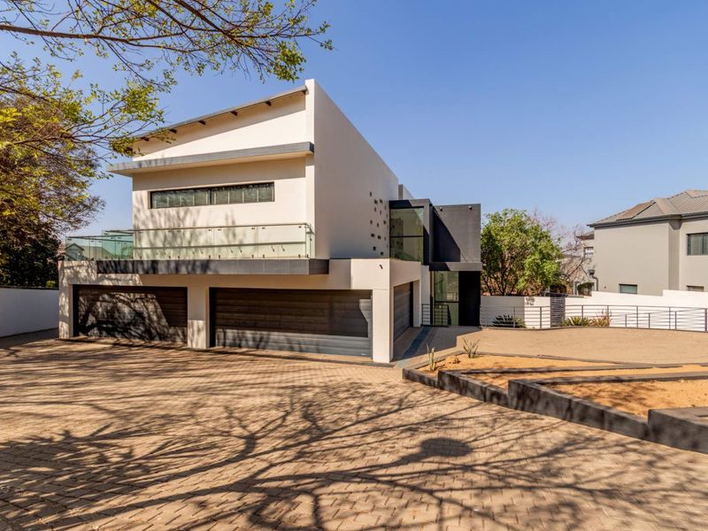 Ultra Morden enormous house available for sale - Photo 3
