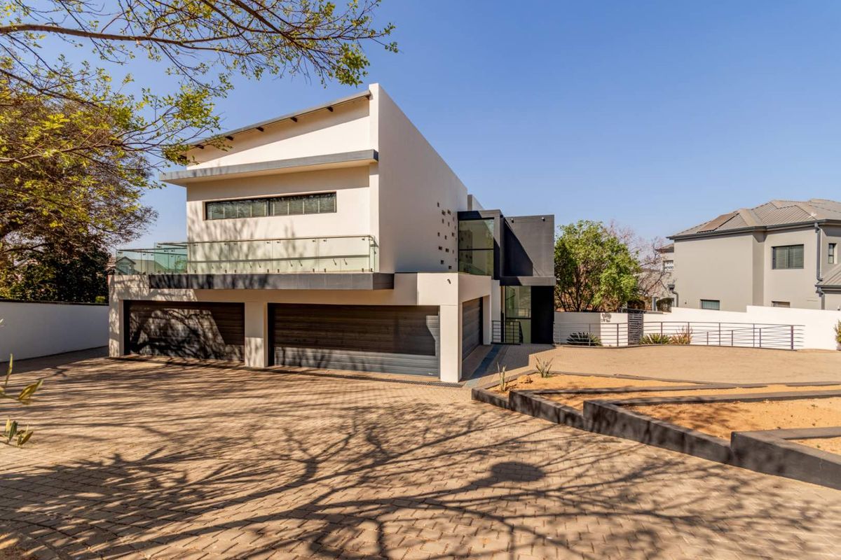 Ultra Morden enormous house available for sale - Photo 3