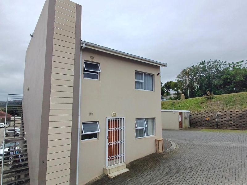 Lovely ground floor 2 bedroom apartment in a double storey standalone building - Photo 2
