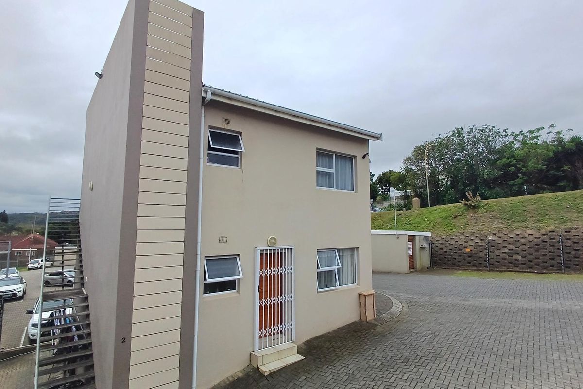Lovely ground floor 2 bedroom apartment in a double storey standalone building - Photo 2