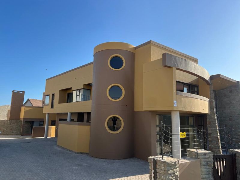 Hot property for sale - Photo 3