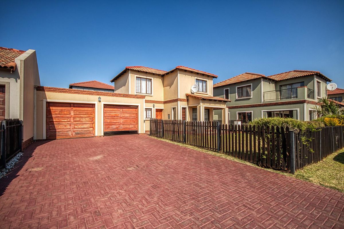 Meyersig family home ready for you! - Photo 2