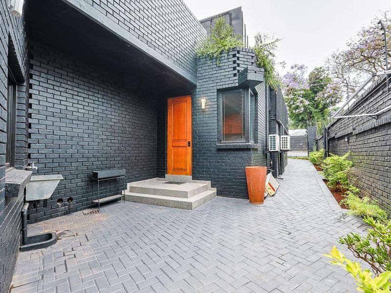 6 Bedroom For Sale - Photo 5