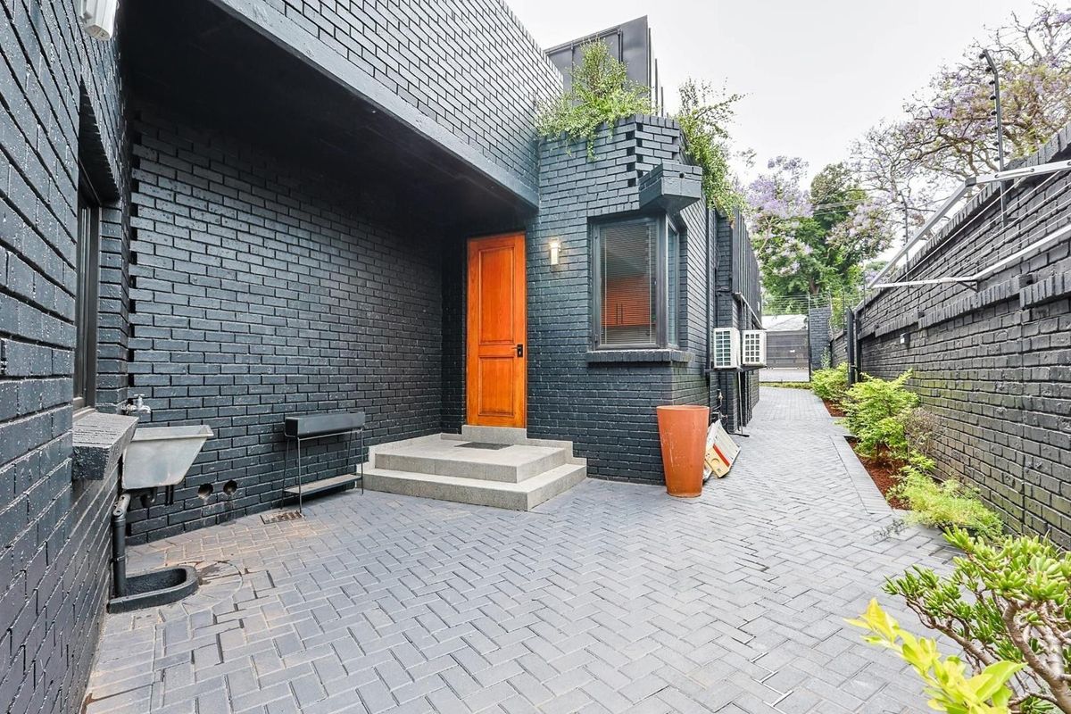 6 Bedroom For Sale - Photo 5