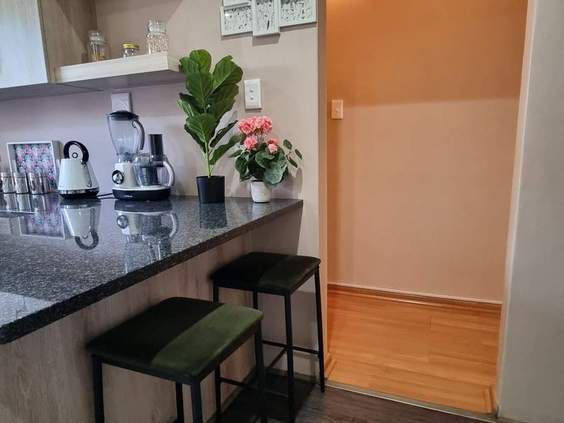 EXQUISITE RENOVATED UNIT! - Photo 10