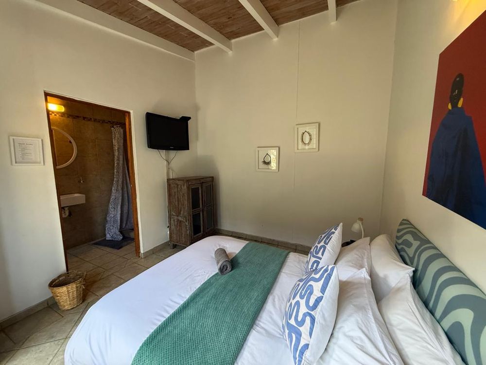 Bedroom 2 with en-suit bathroom 
