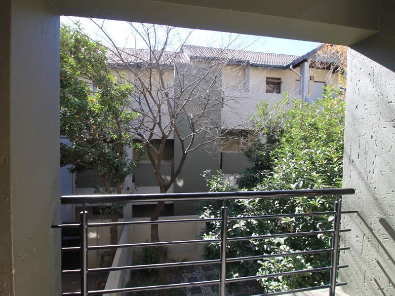 Lovely and sunny BACHELOR/STUDIO apartment - Photo 8