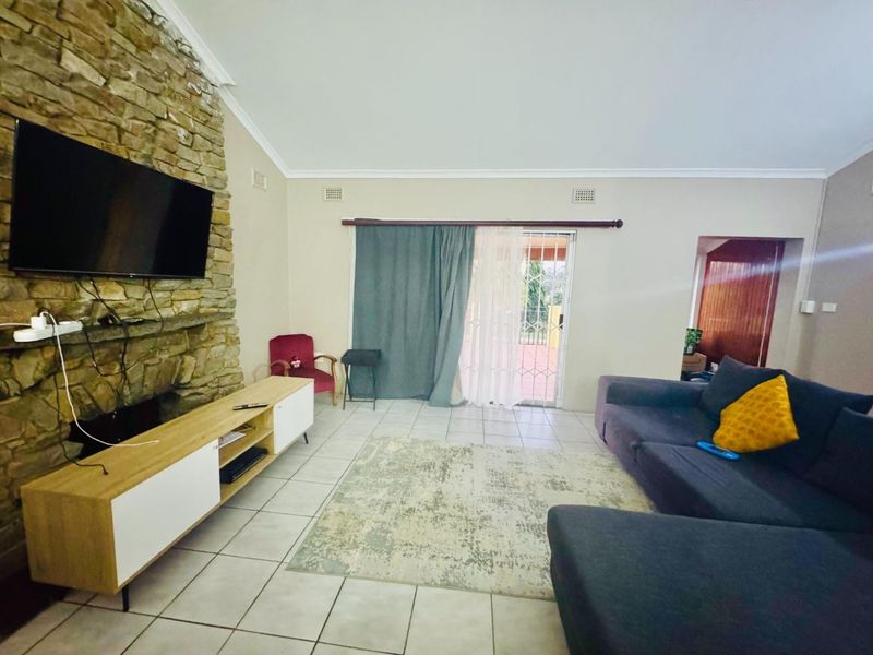 A very lovely 3,5 bedroom is now available to rent as from 1 July 2026 in a safe and secure suburb in Pinetown at Hatton Estate and close local amenities - Photo 2