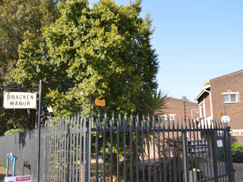 Three Bedroom Townhouse For Sale in Brackenhurst - Photo 2