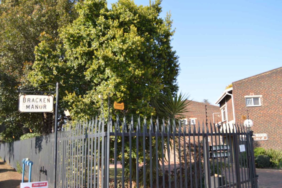 Three Bedroom Townhouse For Sale in Brackenhurst - Photo 2