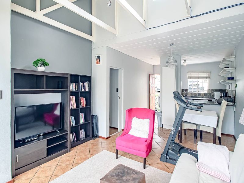 Cosy 2 bedroom unit in pet-free complex - Photo 6