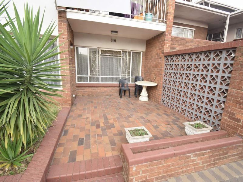 Charming 1-Bedroom Apartment in Prime Location - Photo 2