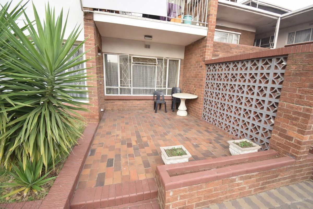 Charming 1-Bedroom Apartment in Prime Location - Photo 2