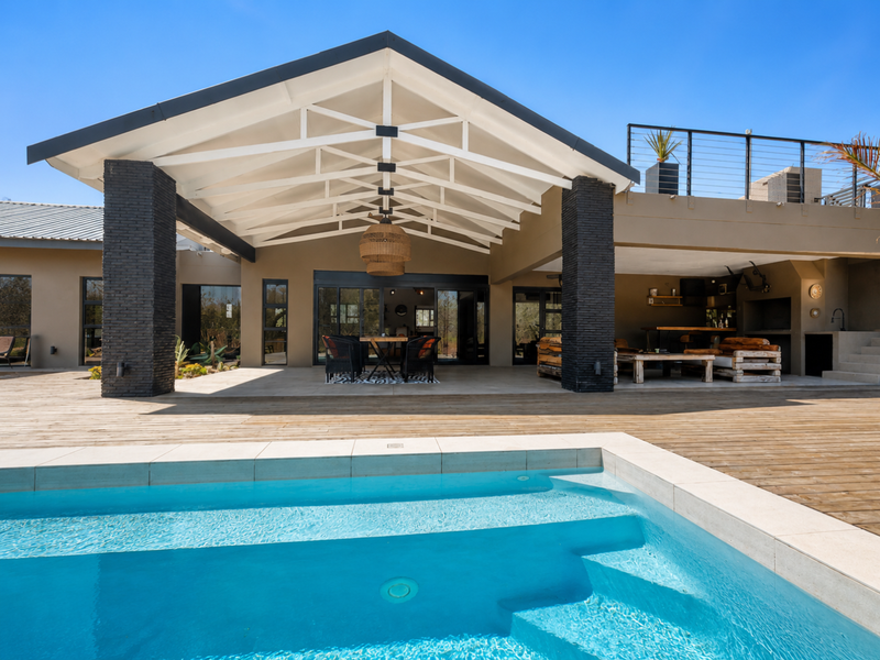 Dual mandate, a must see home. - Photo 2