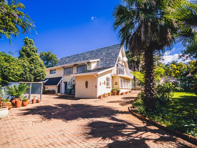 TWO SPACIOUS HOMES, ONE PRICE! - Photo 5