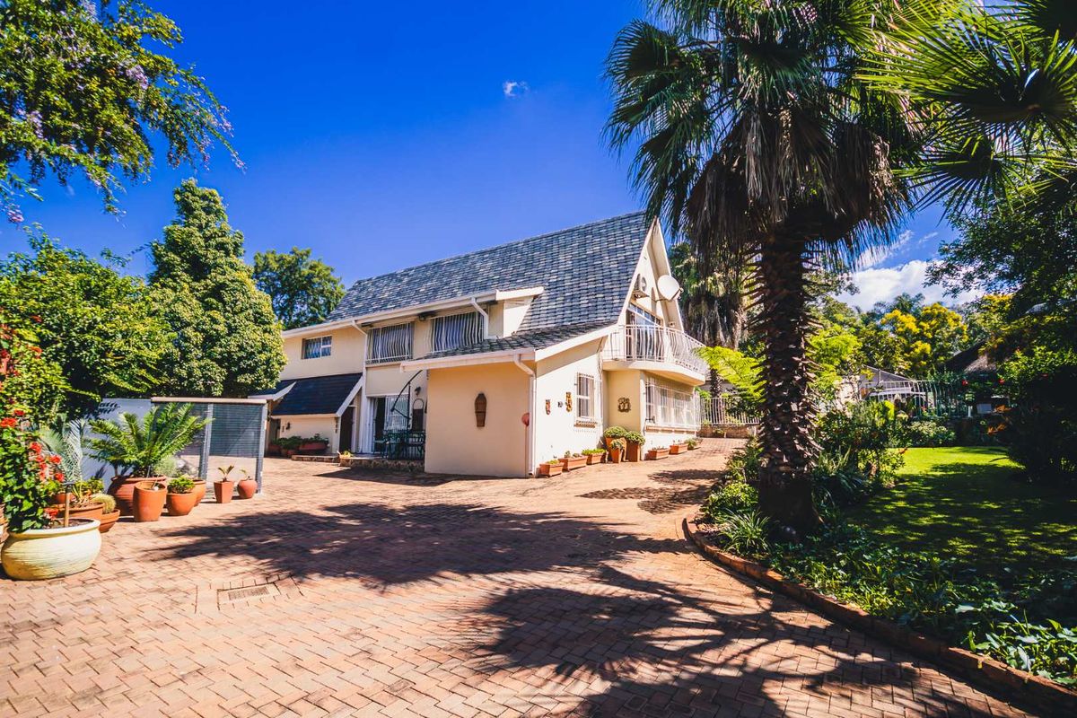 TWO SPACIOUS HOMES, ONE PRICE! - Photo 5