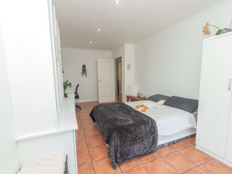 A House with many Talents - Photo 10