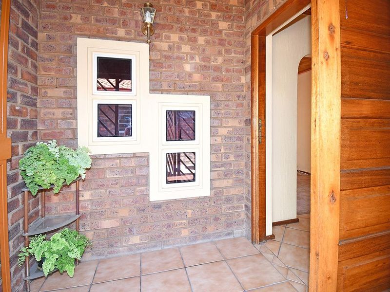 Family Home with Granny Flat - Photo 5