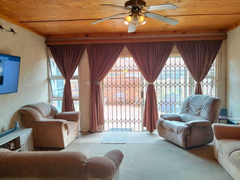 3 Bedroom Simplex Townhouse for Sale! - Photo 10