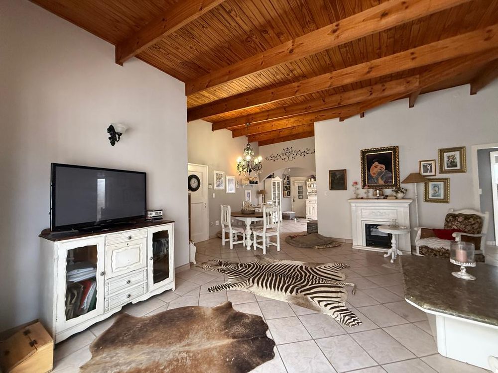Living area and breakfast nook