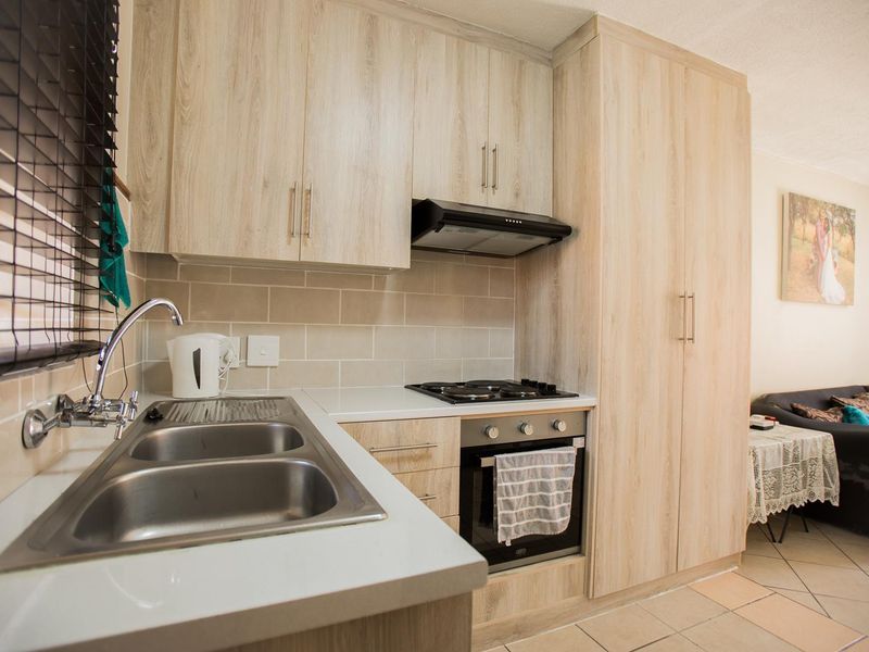 2 Bedroom Townhouse with a Private Garden - Photo 2