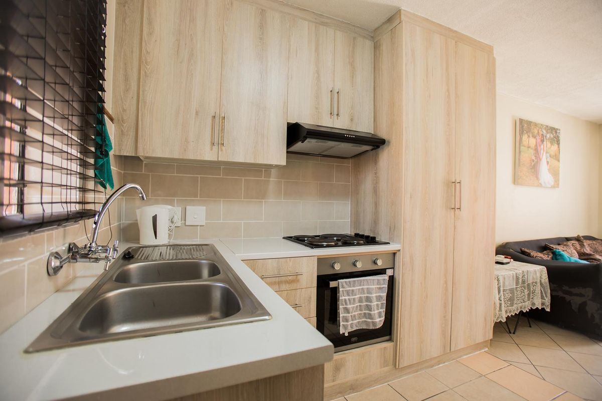 2 Bedroom Townhouse with a Private Garden - Photo 2