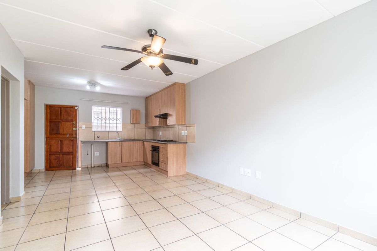 3 Bed 2.5 Bath Duplex To Let in Wilgeheuwel - Photo 4