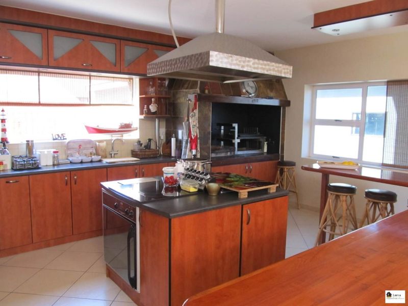 LUXURY DOUBLE STOREY HOUSE NEAR THE BEACH - Photo 6