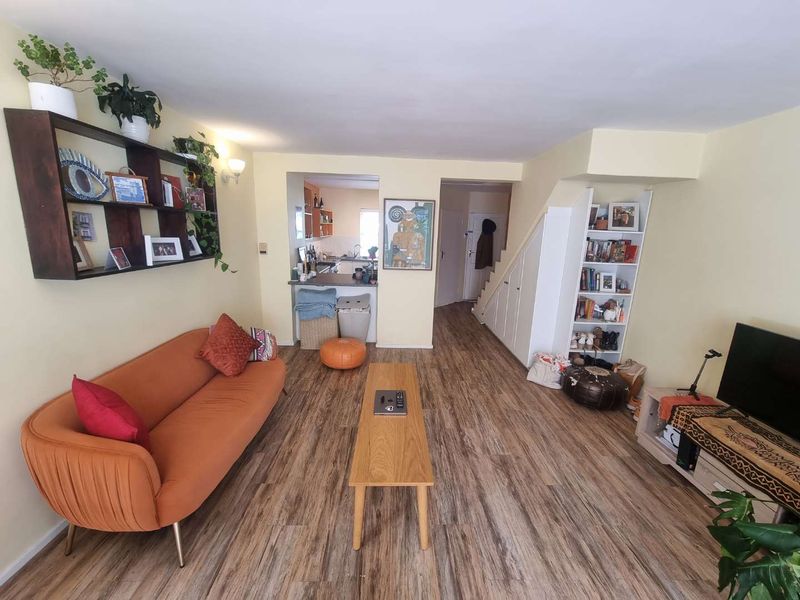 Semi-furnished Two-Bedroom Townhouse with Courtyard and Garage in Sought-After Claremont Upper! - Photo 7