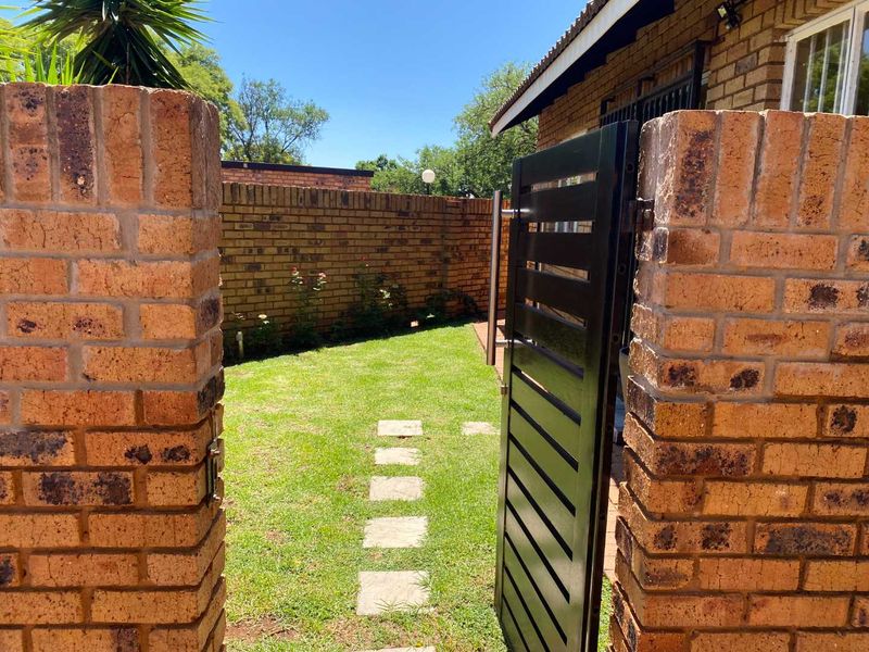 2 Bedroom Townhouse in Highveld. - Photo 3