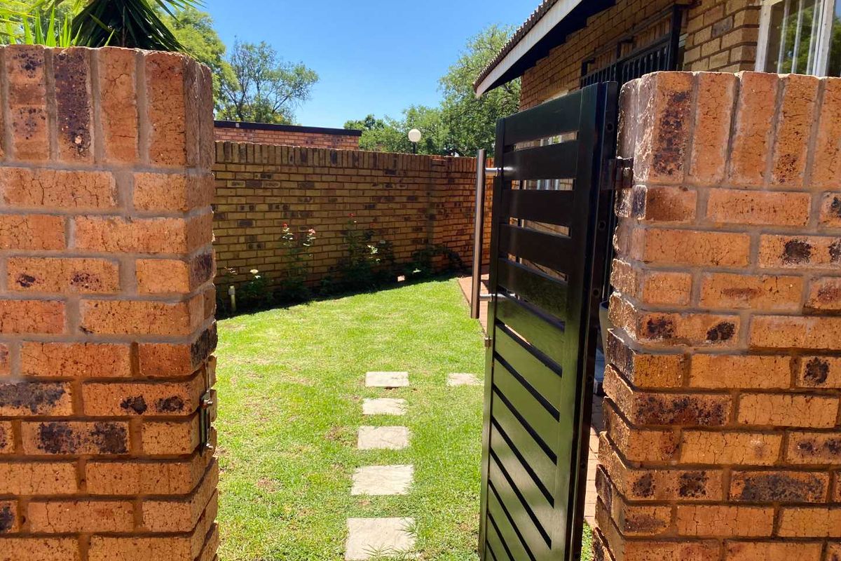 2 Bedroom Townhouse in Highveld. - Photo 3