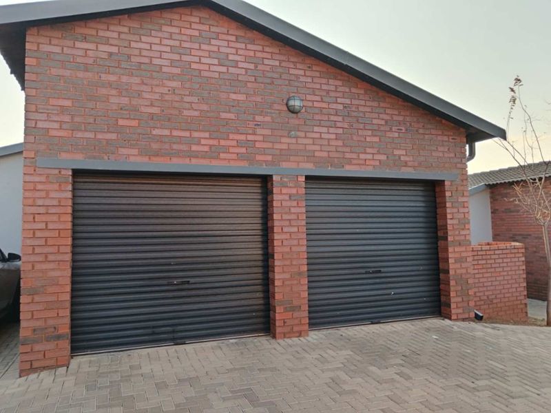 Modern 3 bedroom townhouse for sale in Amandasig - Photo 2