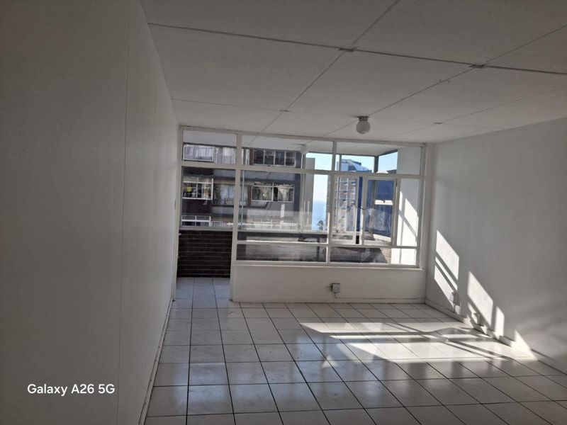 Newly Renovated 2-Bedroom Apartment with Sea Views - South Beach - Photo 3