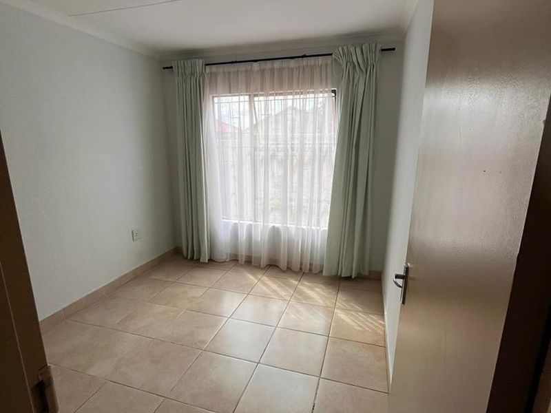 3 bedrooms house to rent in Soshanguve WW - Photo 8