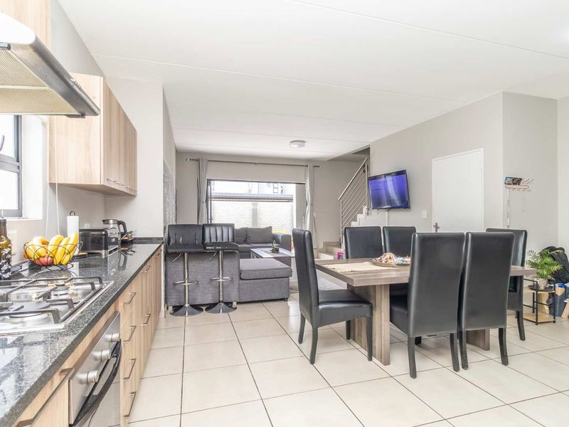 Live The Dream :  Modern Comforts and Ideal Location - Photo 10