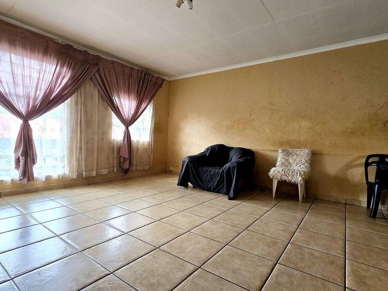 Renovator’s Dream – Endless Potential! - Photo 9