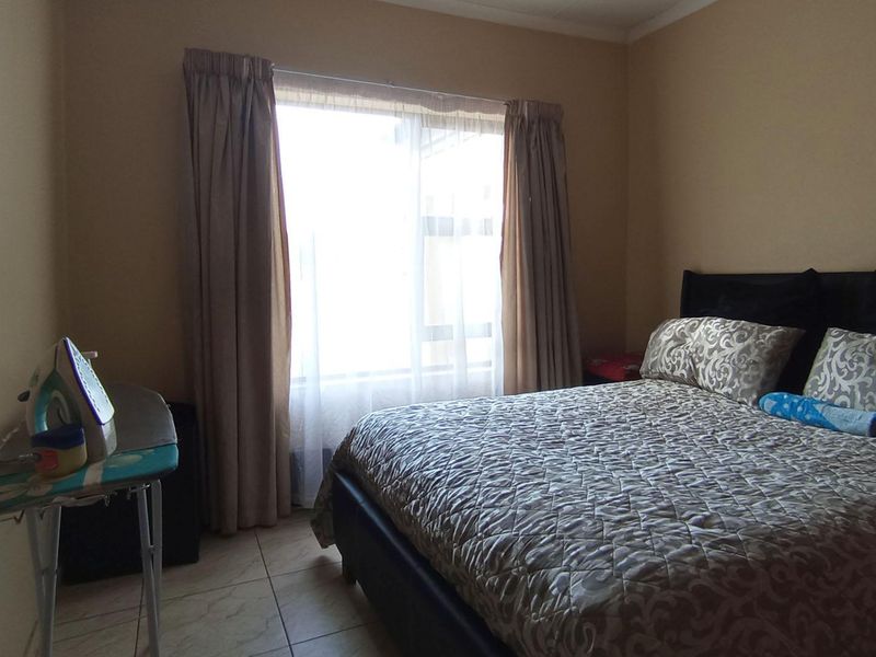 3 BEDROOM HOUSE IN THATCHFIELD - Photo 7