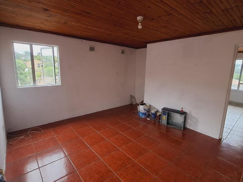Cozy 3-Bed Home in Shallcross with Flatlet - Your Perfect Suburban Retreat! - Photo 9